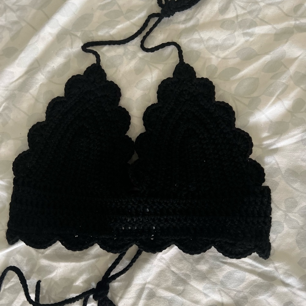 Handmade top… size is by bra… bought it but not my size anymore… I didn’t use